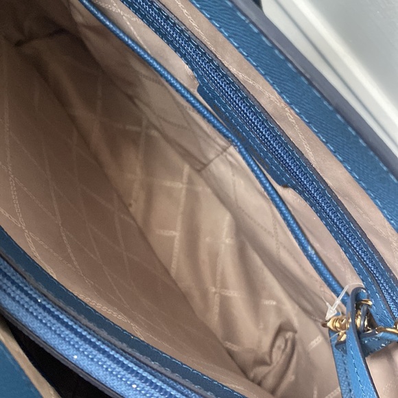 Michael Kors Voyager Small tote bag - Picture 7 of 10